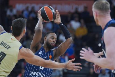 Anadolu Efes, Barcelona'yı devirdi