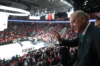 Cumhurbaşkanı Erdoğan Türkiye-Bosna Hersek maçını izledi