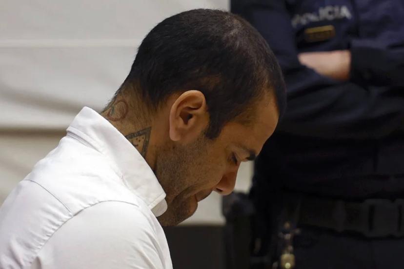 Dani Alves kilisede vaaz vermeye başladı