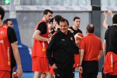 Ergin Ataman: Hücumda kontrolü bırakmadan oynamamız lazım