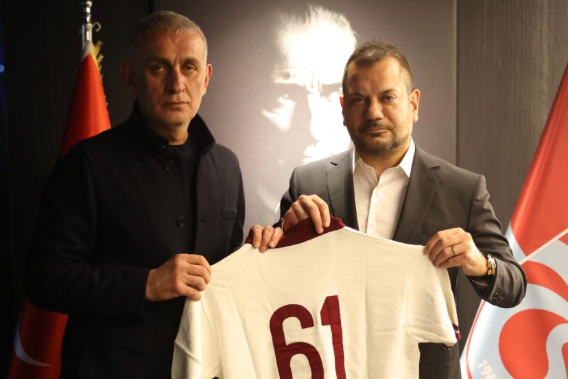 Ertuğrul Doğan, İbrahim Hacıosmanoğlu’na forma hediye etti