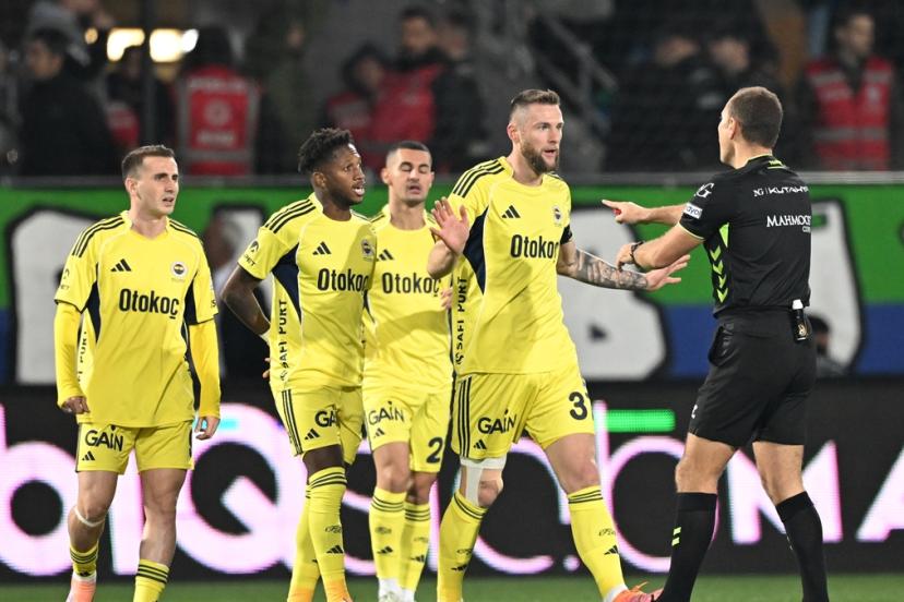 Eski hakemler Rizespor-Fenerbahçe maçının tartışmalı pozisyonlarını değerlendirdi