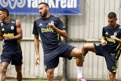 Fenerbahçe, UEFA kadrosunda değişikliğe gitti