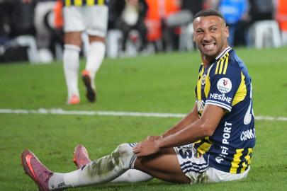 Fenerbahçe'de Cenk Tosun ameliyat oldu