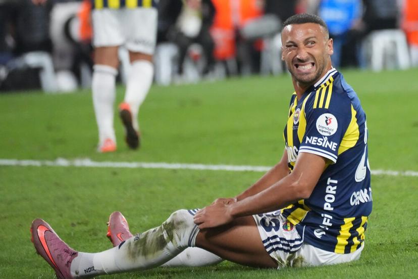 Fenerbahçe'de Cenk Tosun ameliyat oldu
