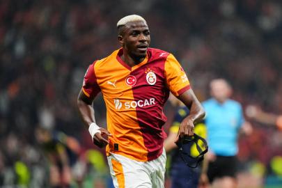Galatasaray'da Victor Osimhen derbiye yetiştirilmeye çalışılıyor