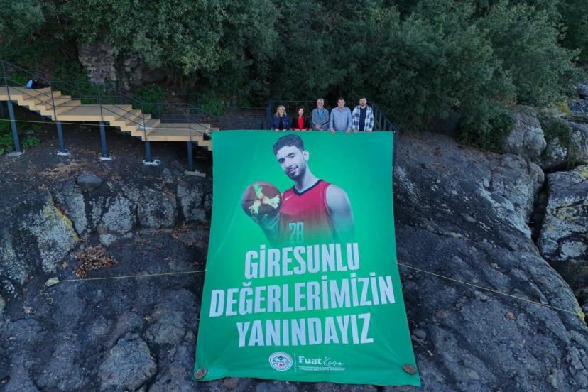 Giresun Adası'nda, Alperen Şengün'e onur posteri!
