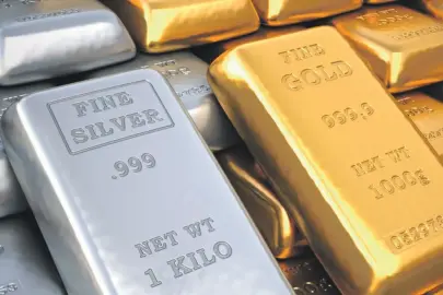 Gümüş ve altın uçuşa geçti