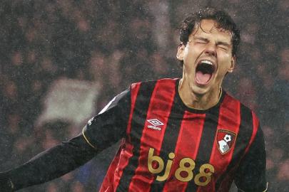 İngiliz basını Enes Ünal'ı övdü!