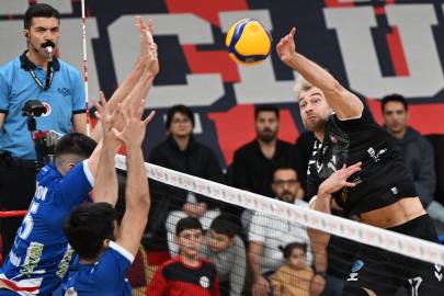 İstanbul Büyükşehir Belediyespor, Gaziantep Gençlikspor'a set vermedi