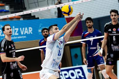 İstanbul Büyükşehir Belediyespor, Halkbank'ı mağlup etti