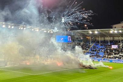 Küme düşen Norrköping taraftarları sahaya zarar verdi