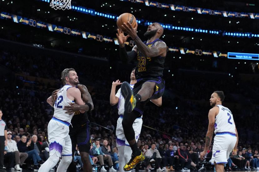 LeBron James'in rekor kırdığı maçı Lakers rahat kazandı