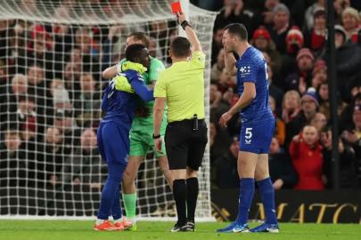 Manchester United–Everton maçında şok eden an: Gueye, takım arkadaşı Keane'e tokat attı