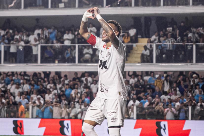 Neymar, sakatlığına rağmen forma giydi