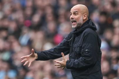 Pep Guardiola, tepki gösterdiği kameramandan özür diledi