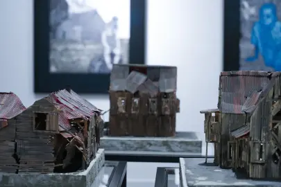 Sefa Çakır’ın “Kapıyı Dışarıdan Kapattım” isimli solo sergisi, VISION ART PLATFORM’DA!