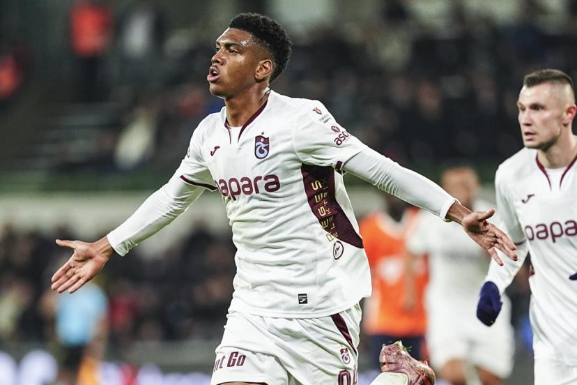 Trabzonspor, deplasmanda 10 kişi kalan Başakşehir'i 4-3 yendi