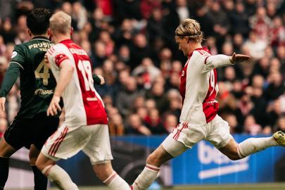 Ajax, Feyenoord'u iki golle yıktı