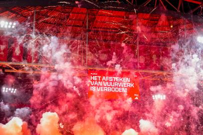 Ajax - Groningen maçı tatil edildi