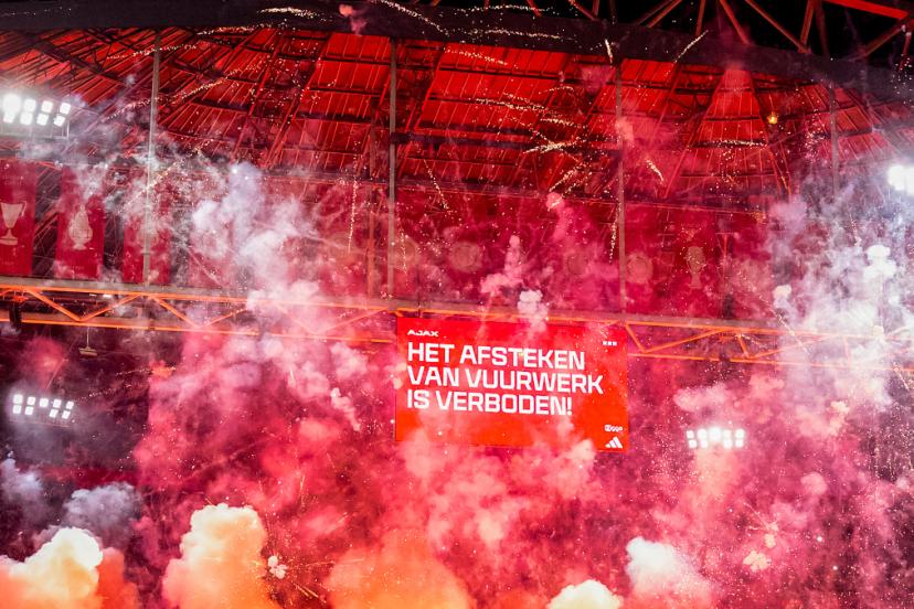 Ajax - Groningen maçı tatil edildi