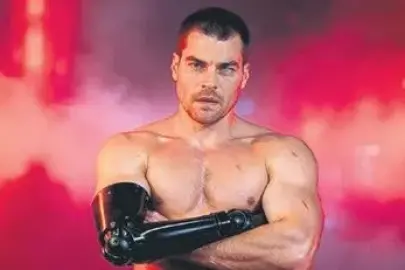 Akın Akınözü yüzünü sattı