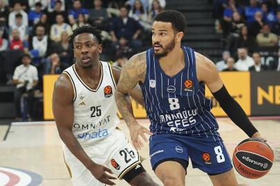 Anadolu Efes evinde Dubai'ye kaybetti