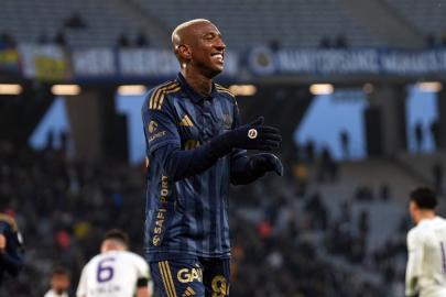 Anderson Talisca gollerine devam ediyor