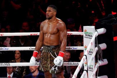 Anthony Joshua, Nijerya'da trafik kazasında yaralandı