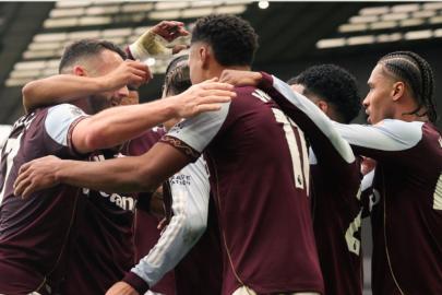 Aston Villa, Arsenal'i devirdi!