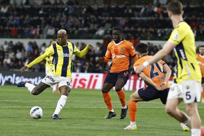 Başakşehir - Fenerbahçe maçının ilk 11'leri