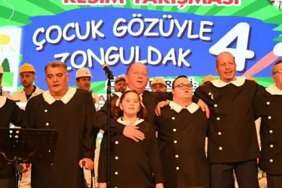 “Çocuk Gözüyle Zonguldak”ta minik yetenekler sahneye çıktı! Ödüller sahiplerini buldu