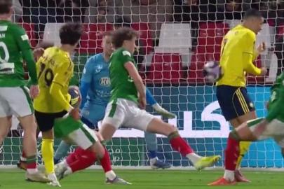 Cristiano Ronaldo, 957'nci golünü sırtıyla attı