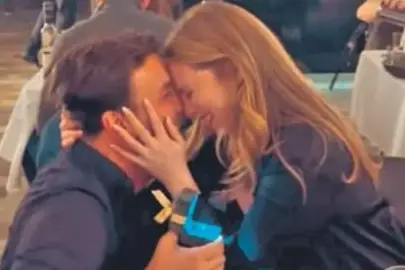 Doğum gününde evlilik teklifi!