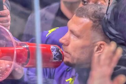 Edin Dzeko, taraftarlara megafonla seslendi