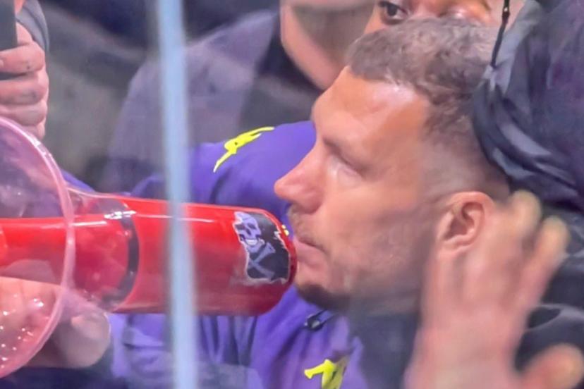 Edin Dzeko, taraftarlara megafonla seslendi