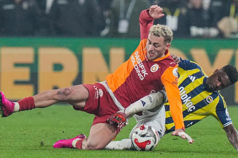 Eski hakemler Fenerbahçe - Galatasaray derbisinin tartışmalı pozisyonlarını yorumladı