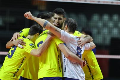 Fenerbahçe, İstanbul Büyükşehir Belediyespor'a set vermedi