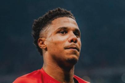 Ismail Jakobs'tan eleştirilere tepki: Yatağımın yanında mı oturuyorsun?