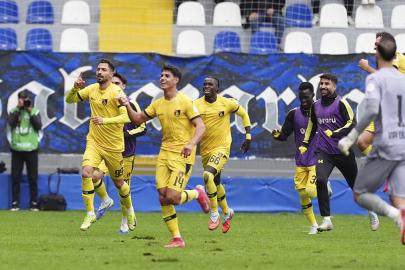 İstanbulspor, Sarıyer'i iki golle geçti