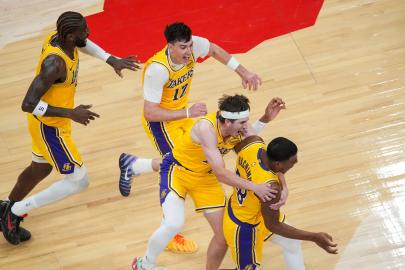 Los Angeles Lakers son saniye üçlüğüyle kazandı