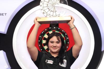 Milli dartçı Zehra Gemi dünya şampiyonu oldu