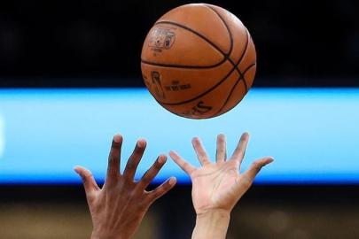 NBA Kupası yarı finalinde Spurs ile Thunder karşılaşacak
