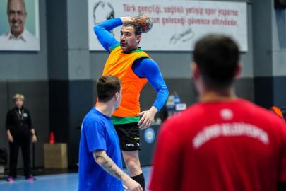 Nilüfer Belediyespor zirve yürüyüşünü sürdürüyor