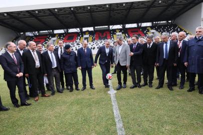 Osman Aşkın Bak, Soma’da stat açılışı yaptı