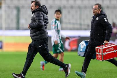 Rizespor'da kulüp doktoru rahatsızlanınca yeşil sahada başhekim görev yaptı