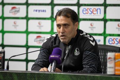 Sakaryaspor Teknik Direktörü Serhat Sütlü, istifa etti!