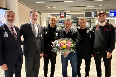 Samsunspor, Almanya'da çiçeklerle karşılandı