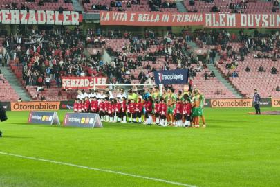 Samsunspor, özel çocukların tasarladığı formayla sahaya çıktı
