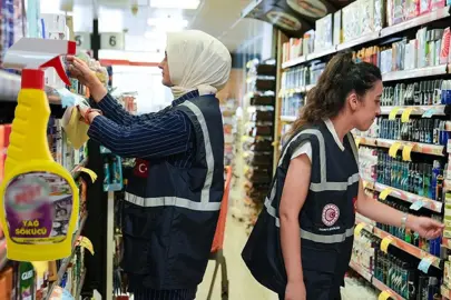Sarı renkli temizlik ürünü için şok karar! Bakanlık yasakladı, raflardan toplanıyor